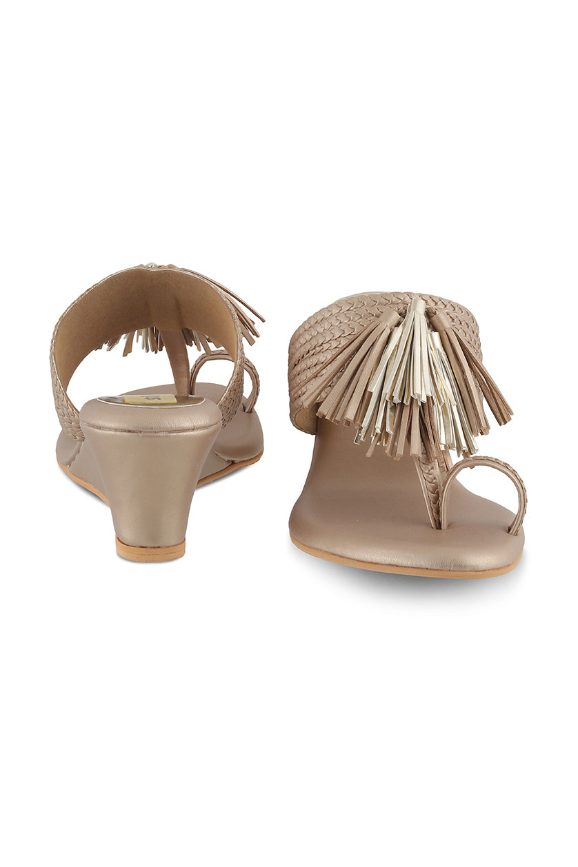 Tassle  Low K Wedges Champagne